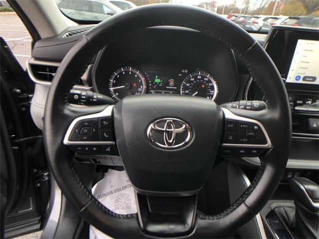 used 2023 Toyota Highlander car, priced at $35,995