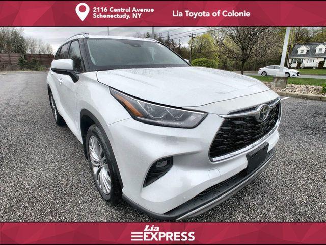 new 2022 Toyota Highlander car