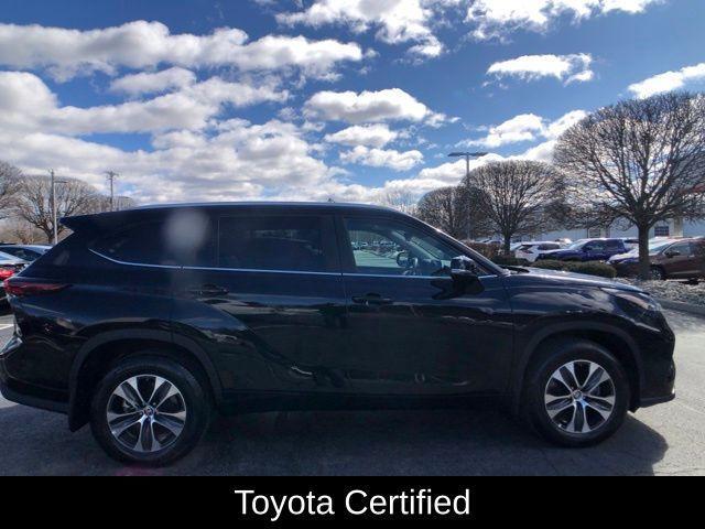 used 2024 Toyota Highlander car, priced at $42,995