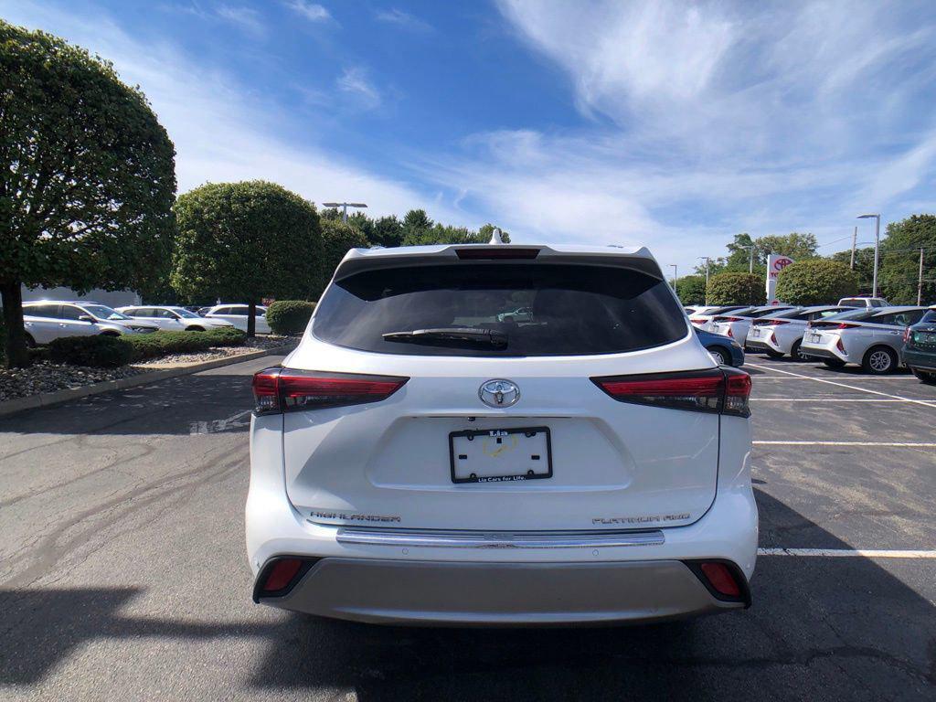 used 2022 Toyota Highlander car, priced at $40,995