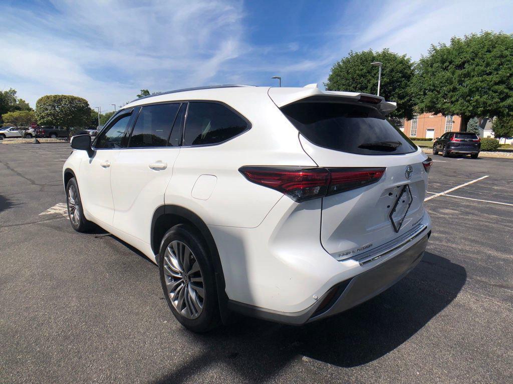 used 2022 Toyota Highlander car, priced at $40,995