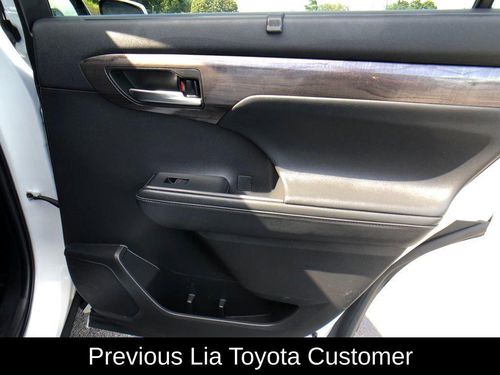 used 2022 Toyota Highlander car, priced at $40,995