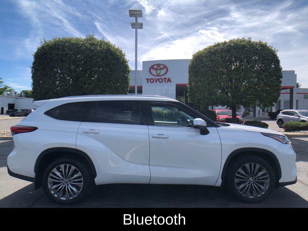 used 2022 Toyota Highlander car, priced at $40,995