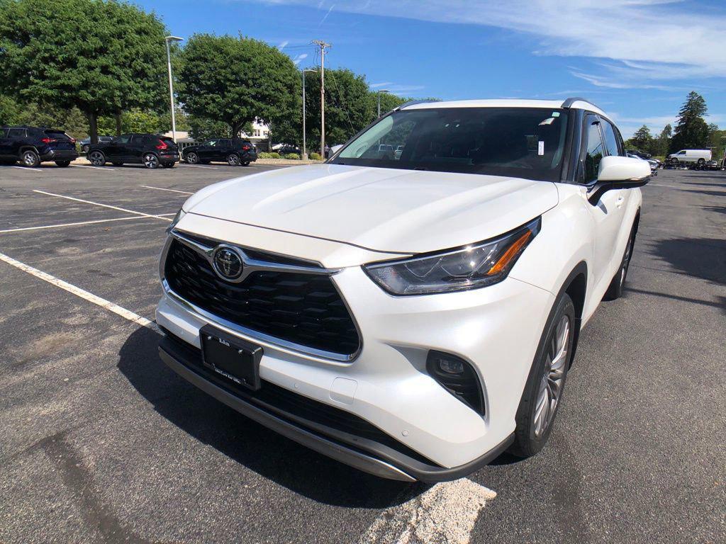 used 2022 Toyota Highlander car, priced at $40,995