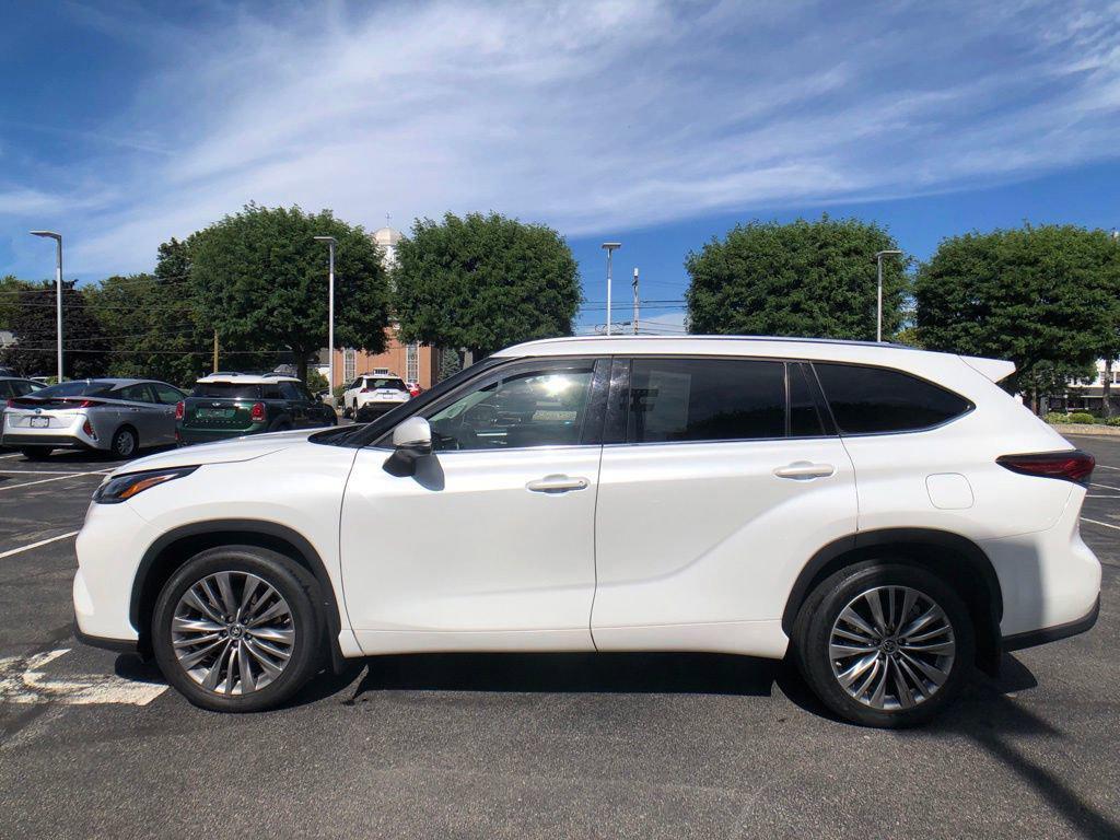 used 2022 Toyota Highlander car, priced at $40,995