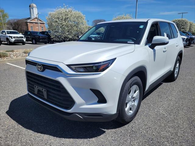 new 2025 Toyota Highlander car, priced at $44,763