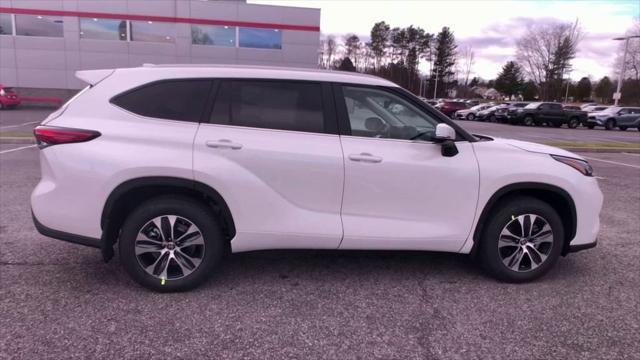 new 2025 Toyota Highlander car, priced at $47,608