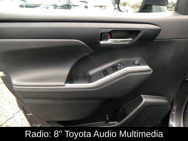 used 2024 Toyota Highlander car, priced at $42,995