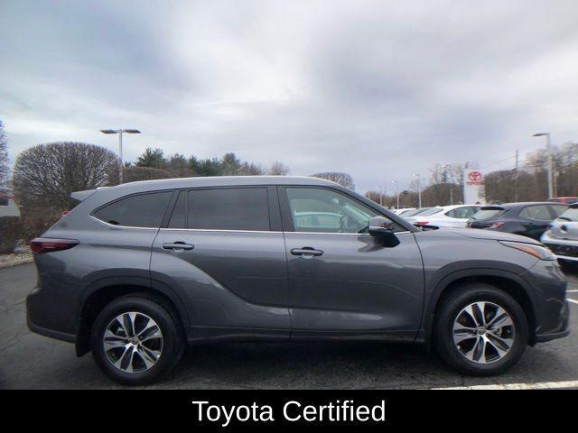 used 2024 Toyota Highlander car, priced at $42,995
