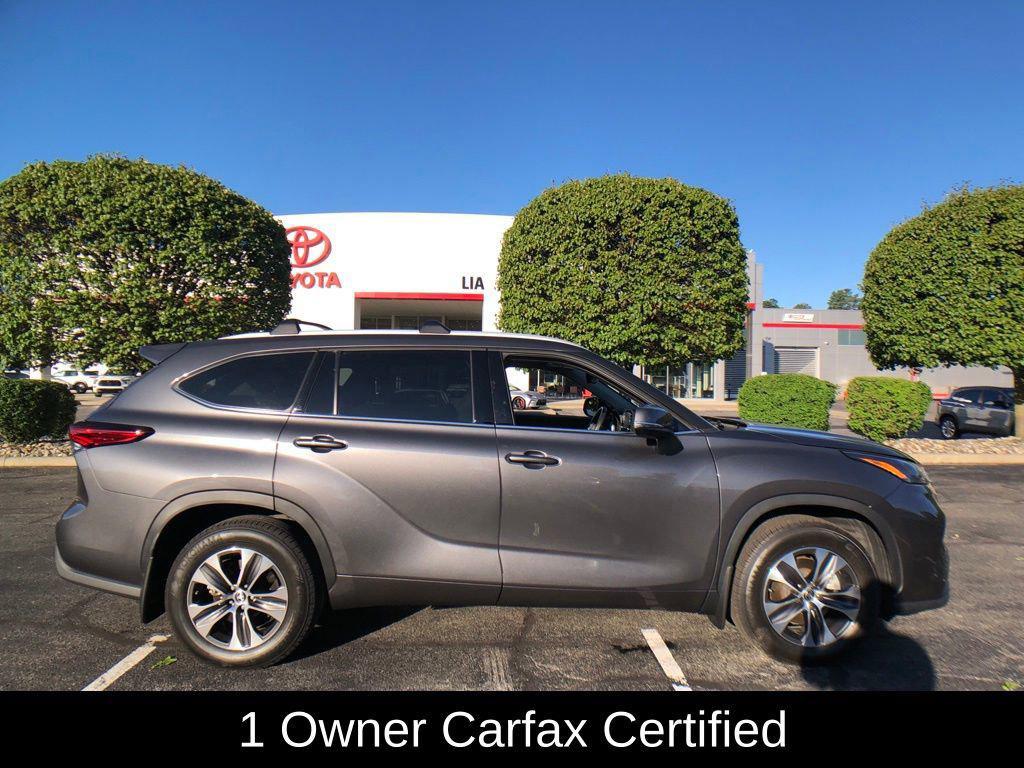 used 2022 Toyota Highlander car, priced at $35,995