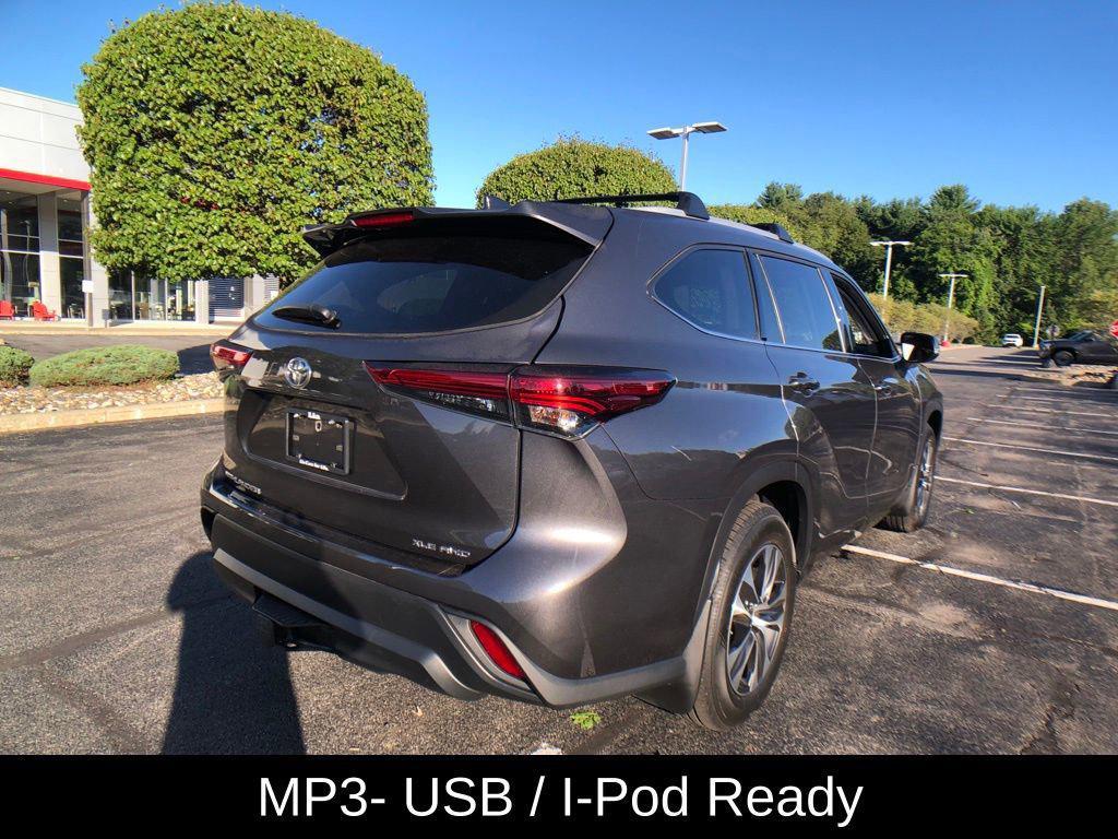 used 2022 Toyota Highlander car, priced at $35,995