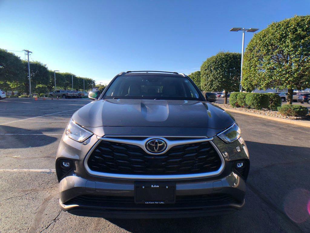 used 2022 Toyota Highlander car, priced at $35,995