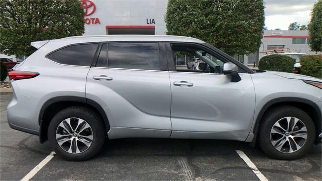 used 2022 Toyota Highlander car, priced at $35,491