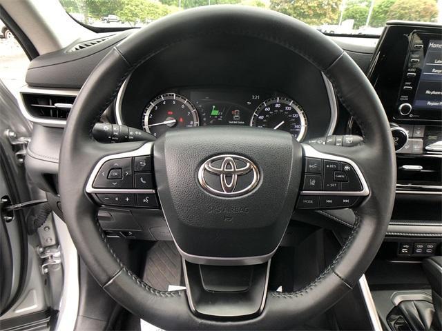 used 2022 Toyota Highlander car, priced at $35,491