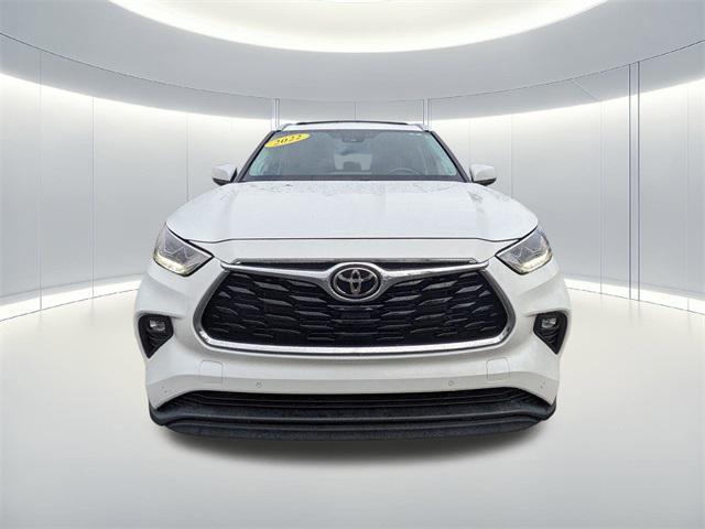 used 2022 Toyota Highlander car, priced at $34,786