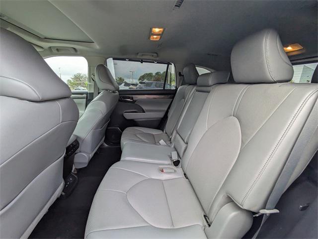 used 2022 Toyota Highlander car, priced at $34,786
