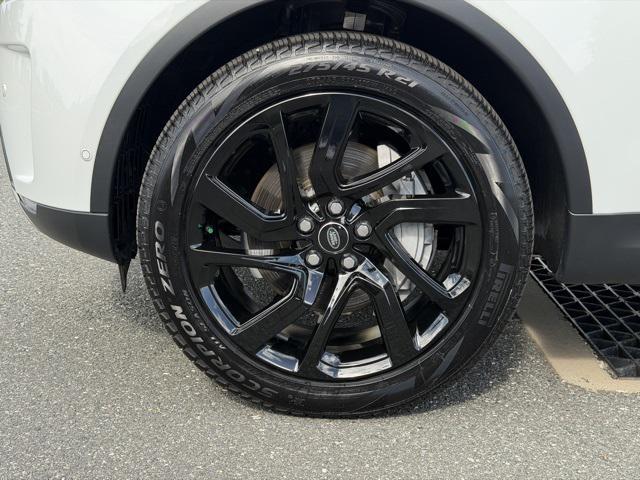 used 2025 Land Rover Discovery car, priced at $59,991