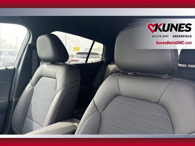 new 2025 Buick Envista car, priced at $25,334