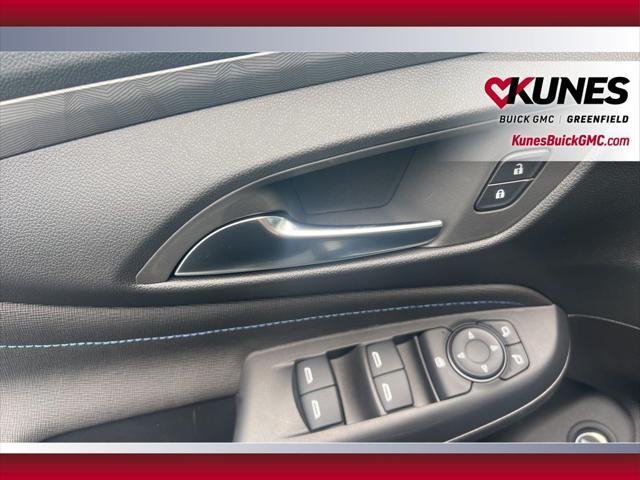 new 2025 Buick Envista car, priced at $27,728