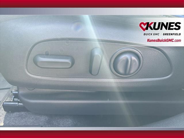 new 2025 Buick Envista car, priced at $28,235