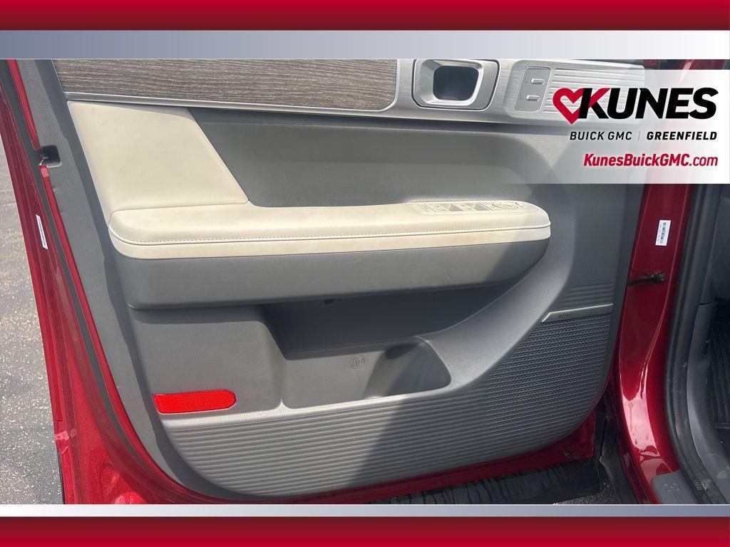 used 2024 Hyundai Santa Fe car, priced at $32,699