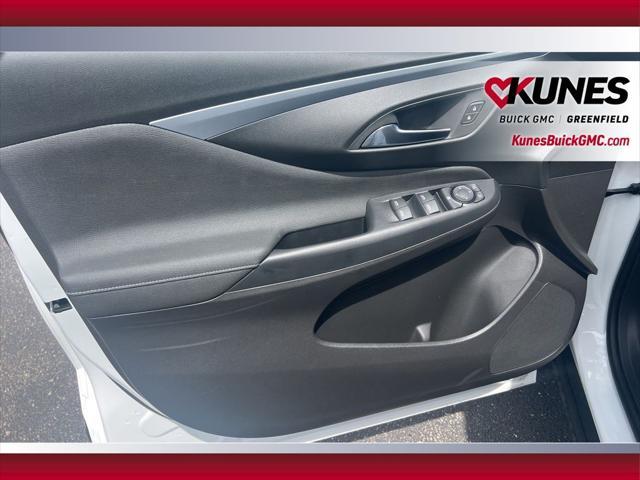 new 2025 Buick Envista car, priced at $26,090