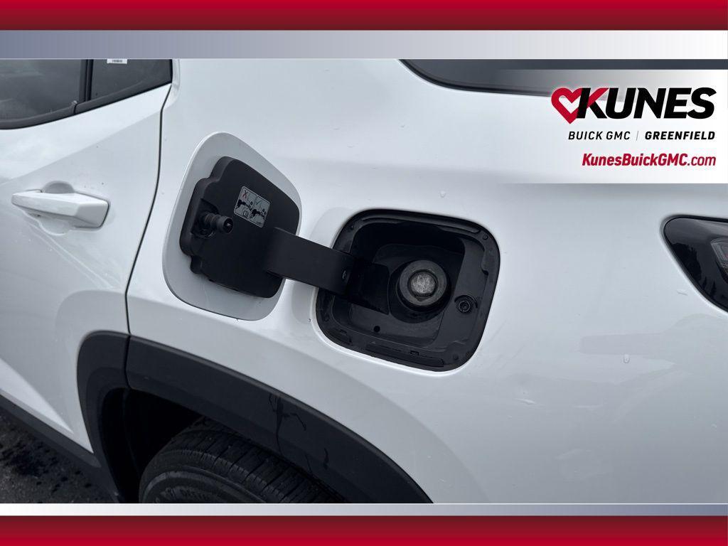 used 2025 Chevrolet Equinox car, priced at $22,995