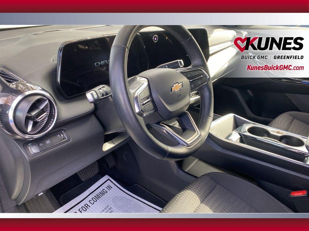 used 2025 Chevrolet Equinox car, priced at $22,995