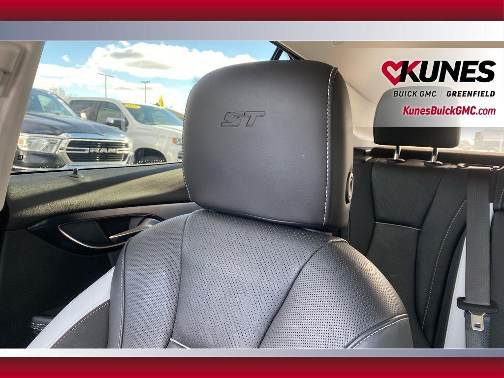 used 2024 Buick Envision car, priced at $27,399