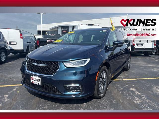 used 2023 Chrysler Pacifica Hybrid car, priced at $26,995