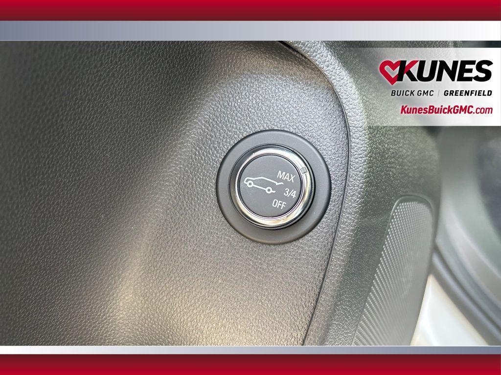 new 2025 Buick Envista car, priced at $29,699