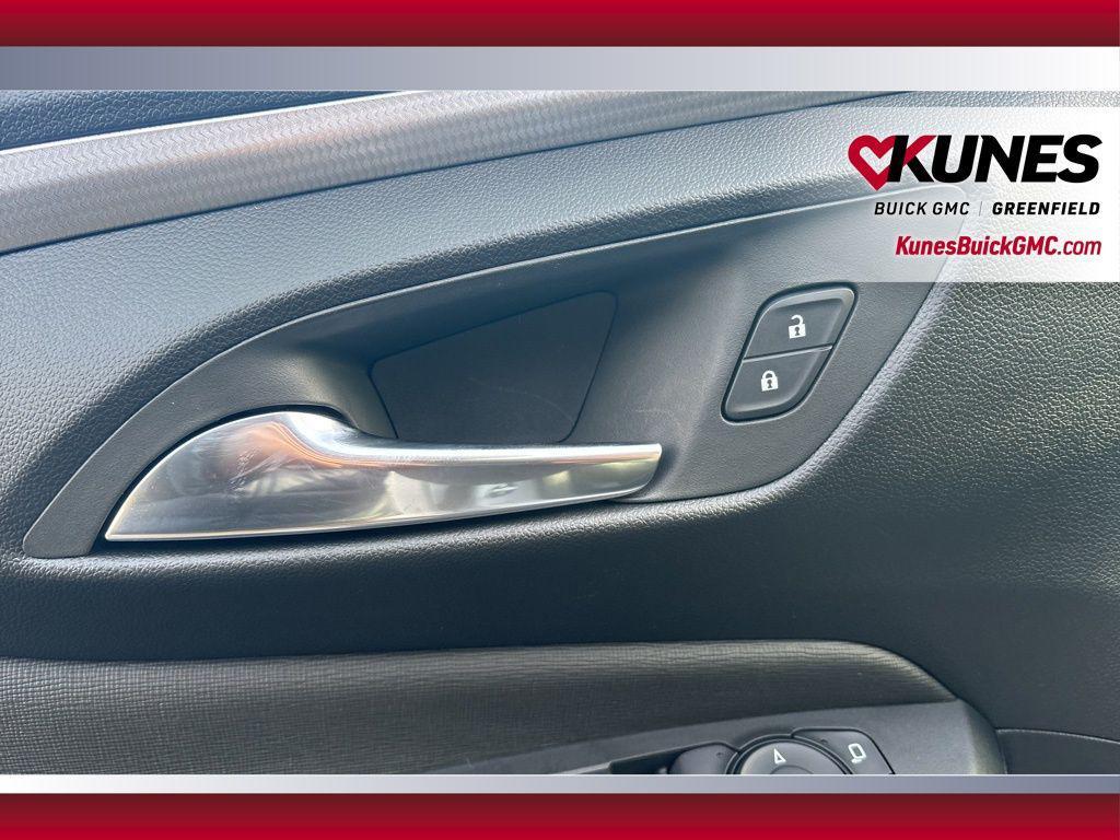 new 2025 Buick Envista car, priced at $29,699