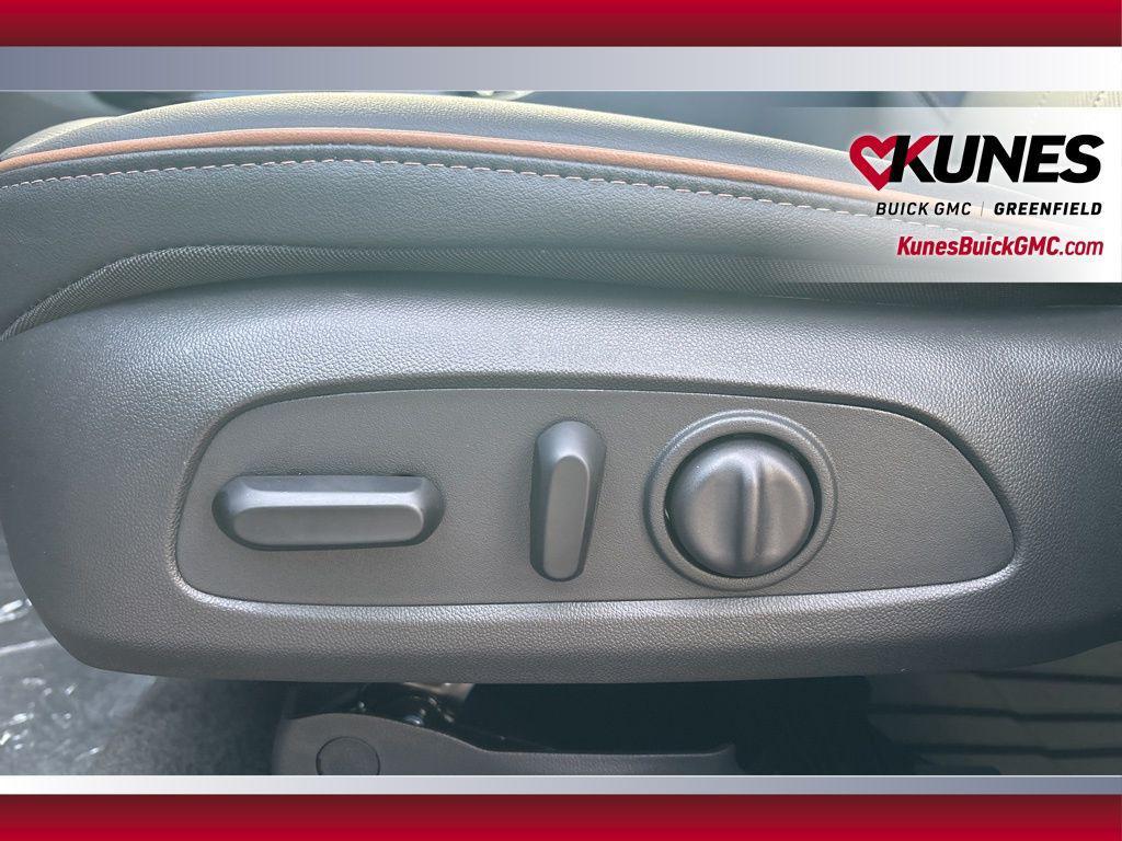 new 2025 Buick Envista car, priced at $29,699