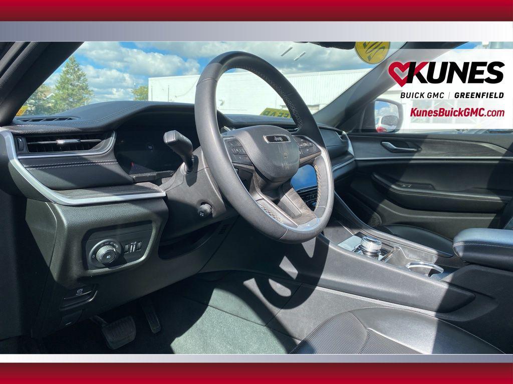used 2024 Jeep Grand Cherokee L car, priced at $33,599