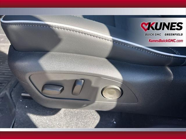 new 2025 Buick Enclave car, priced at $55,677