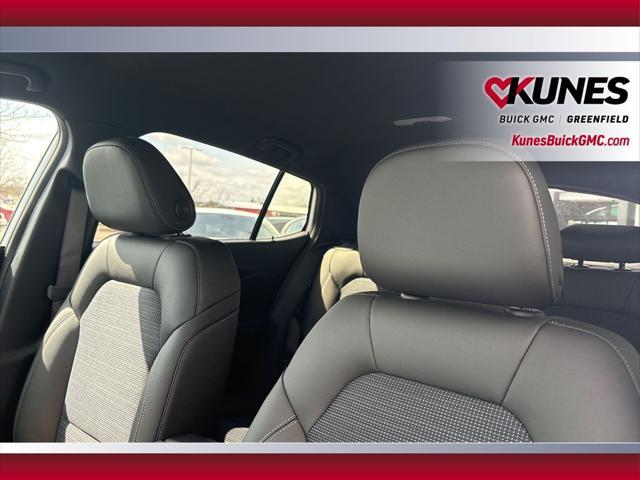 new 2025 Buick Envista car, priced at $27,007