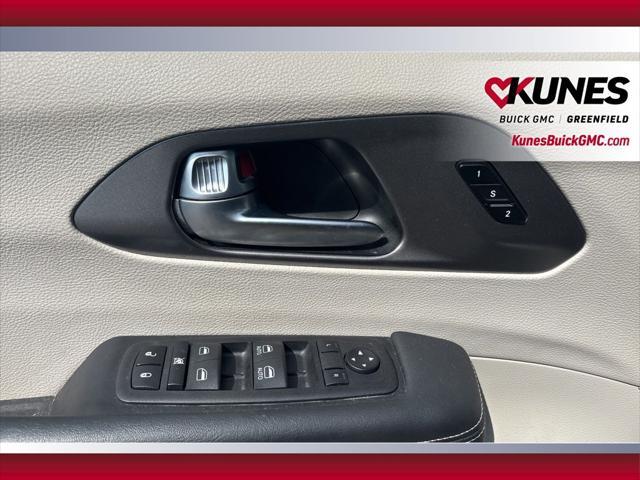 used 2023 Chrysler Pacifica Hybrid car, priced at $26,995