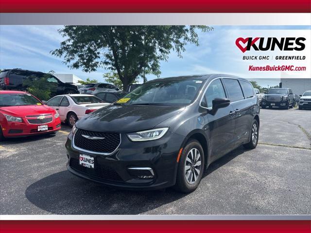 used 2023 Chrysler Pacifica Hybrid car, priced at $26,995
