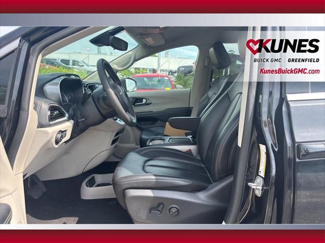 used 2023 Chrysler Pacifica Hybrid car, priced at $26,995