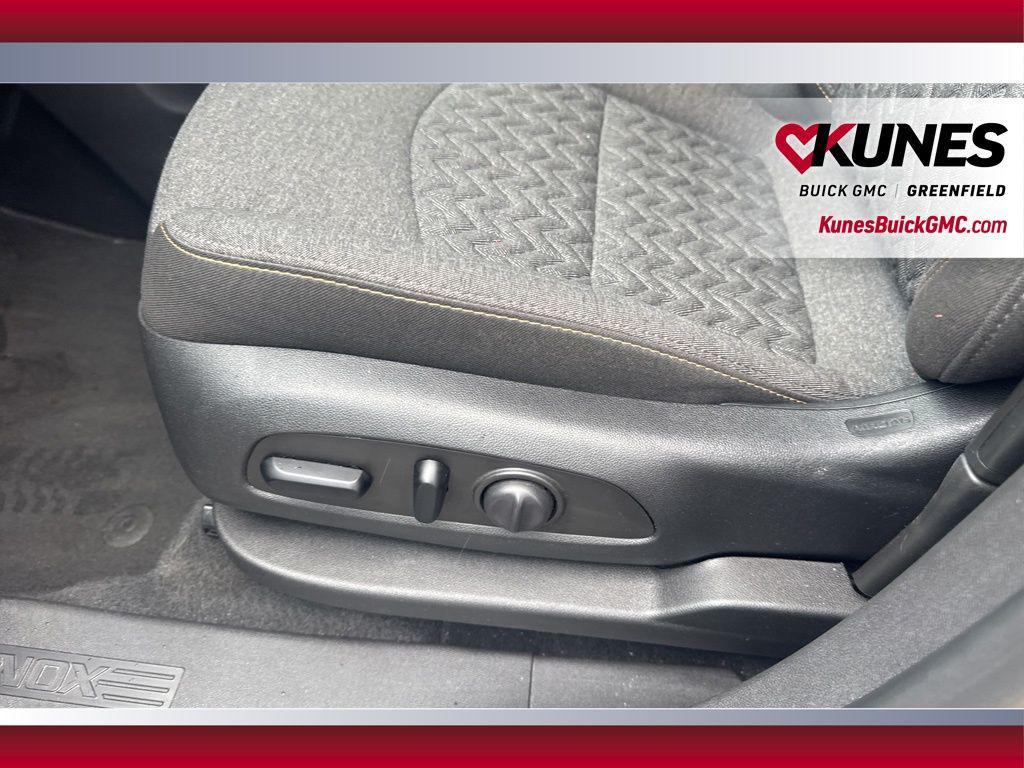used 2023 Chevrolet Equinox car, priced at $19,999
