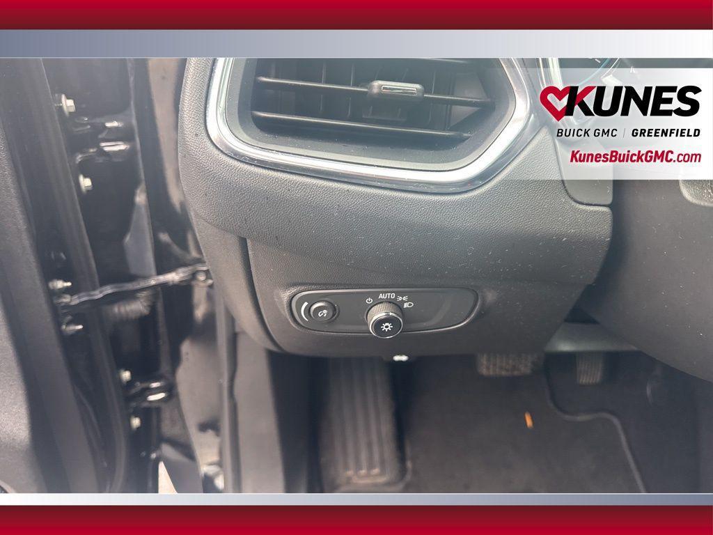 used 2023 Chevrolet Equinox car, priced at $19,999