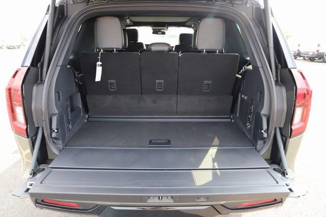 new 2025 Ford Expedition car, priced at $80,999