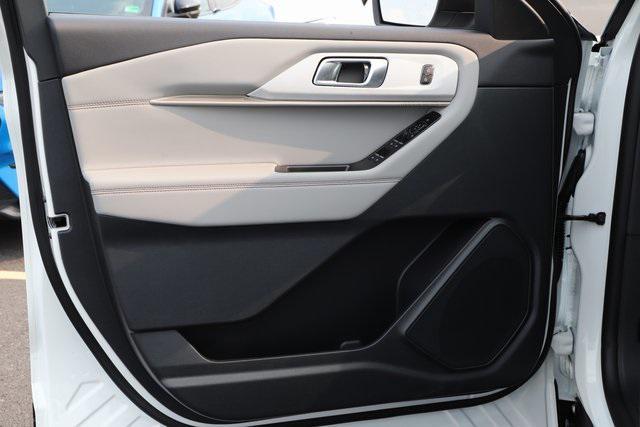 new 2025 Ford Explorer car, priced at $45,999