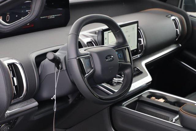 new 2025 Ford Expedition car, priced at $82,099