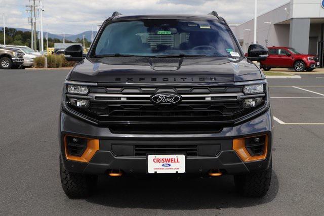 new 2025 Ford Expedition car, priced at $82,099