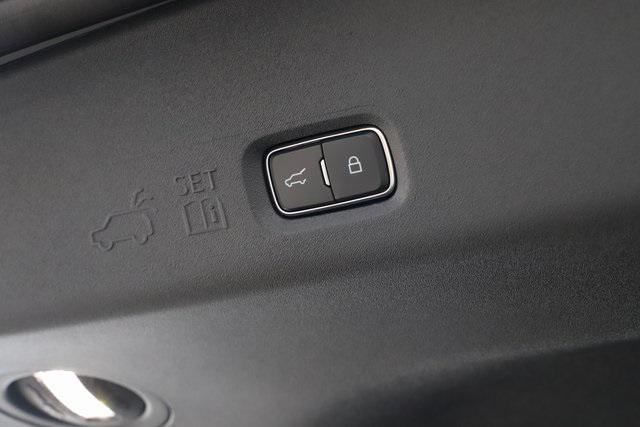 new 2025 Ford Expedition car, priced at $82,099