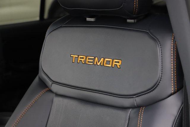 new 2025 Ford Expedition car, priced at $82,099