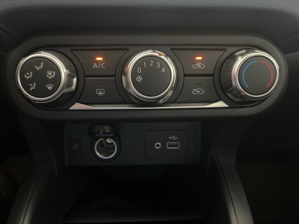 new 2025 Nissan Versa car