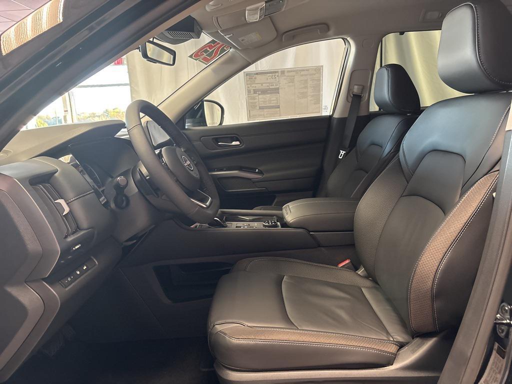 new 2025 Nissan Pathfinder car, priced at $41,604