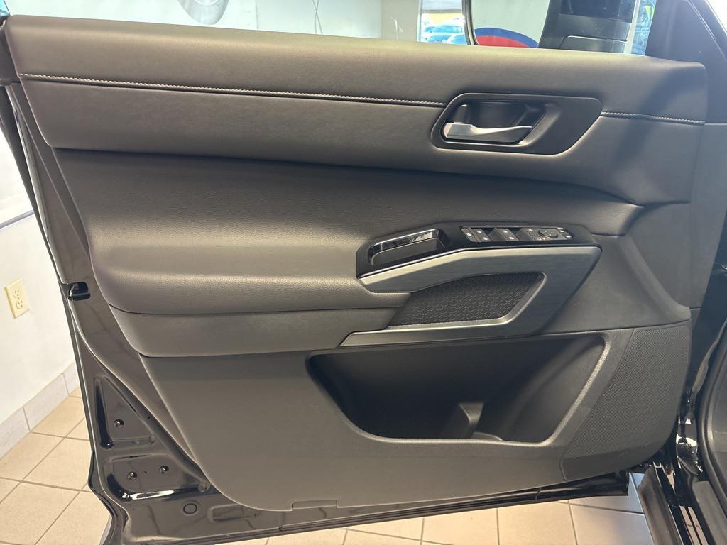 new 2025 Nissan Pathfinder car, priced at $41,604